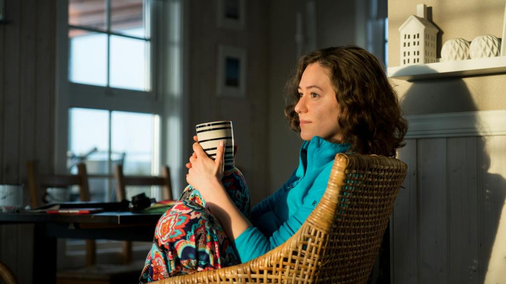 Keuzes maken en kiezen voor YAMA in plaats van FOMO en YOLO Foto met vrouw NLP coach